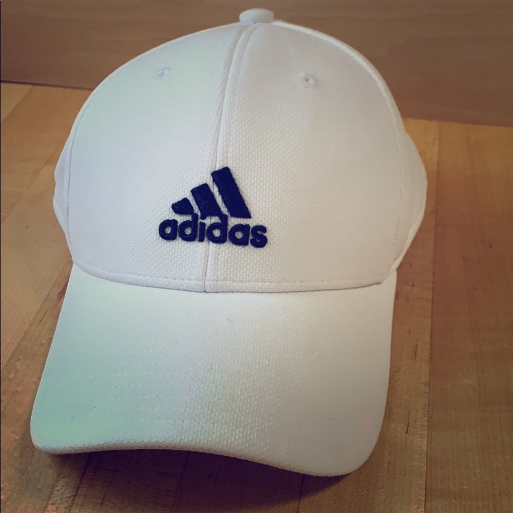 Fitted Adidas hat •UNISEX•